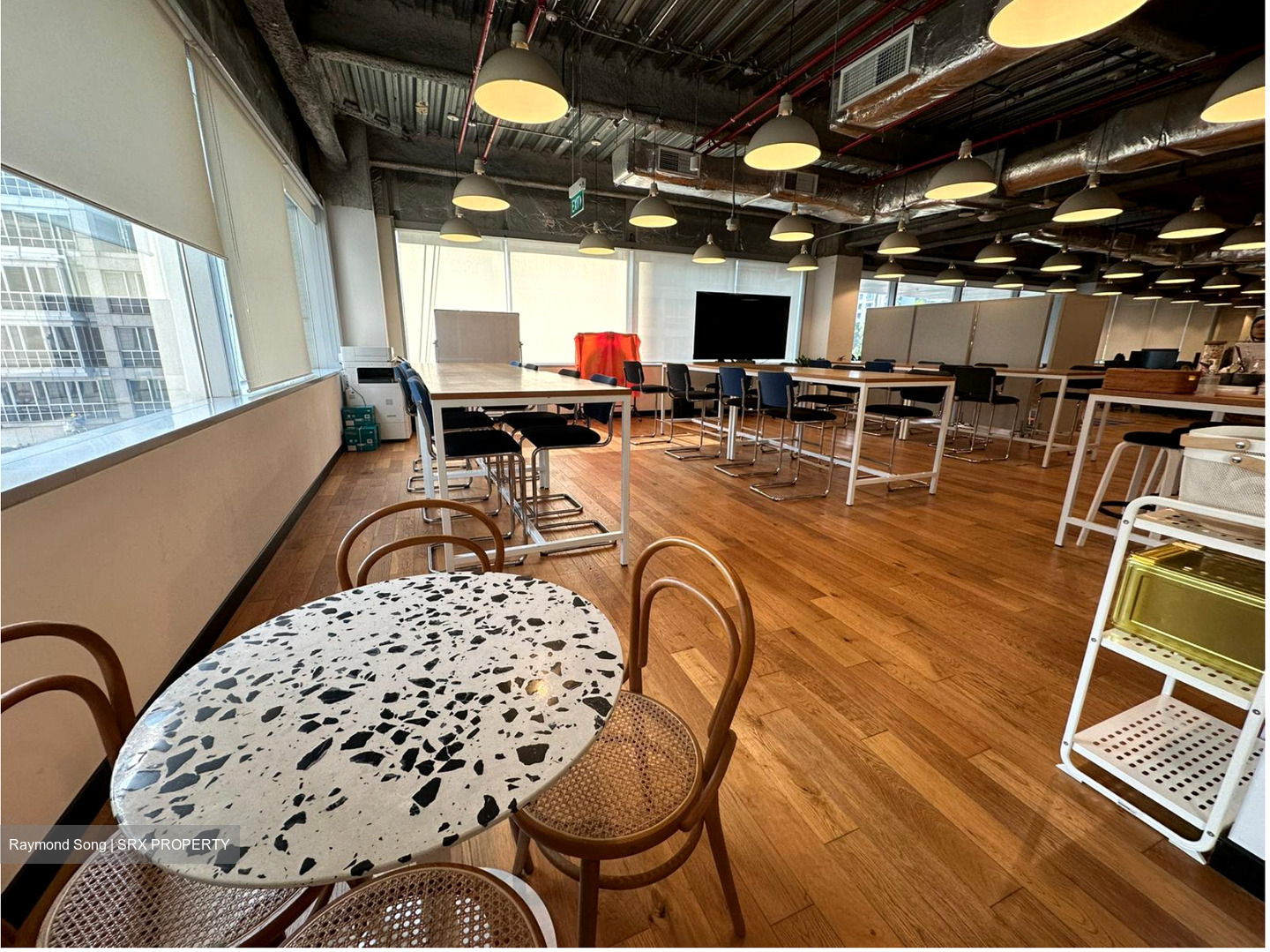 Clemenceau Avenue (D9), Office #492653331